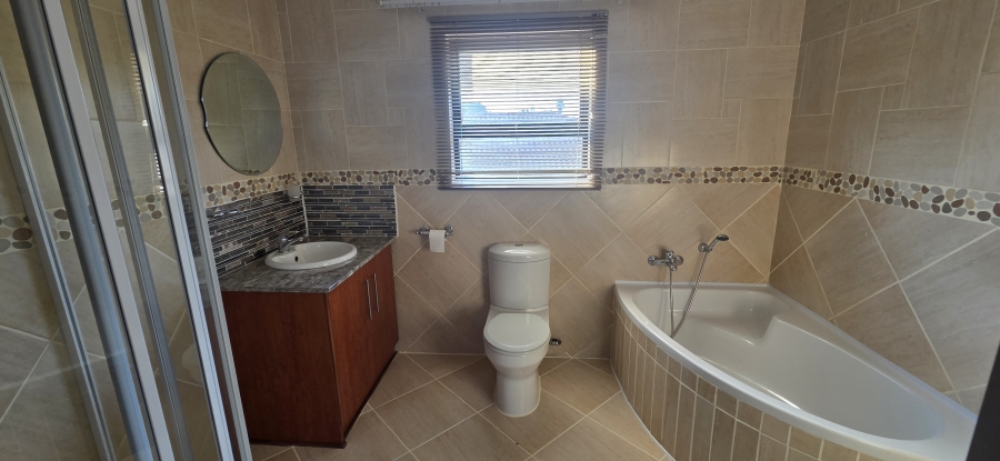 5 Bedroom Property for Sale in Roylglen Gardens Northern Cape